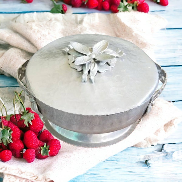 Vintage Casserole Dish, American Aluminum Casserole With Embossed Handles And Embellished Lid, Hammered Metal Bowl, Housewarming Gift