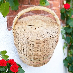 Vintage Wicker Basket, Covered Basket, Large Storage Basket,  Wicker Home Decor,  Wicker Interior Decor, Cottage Style Decor