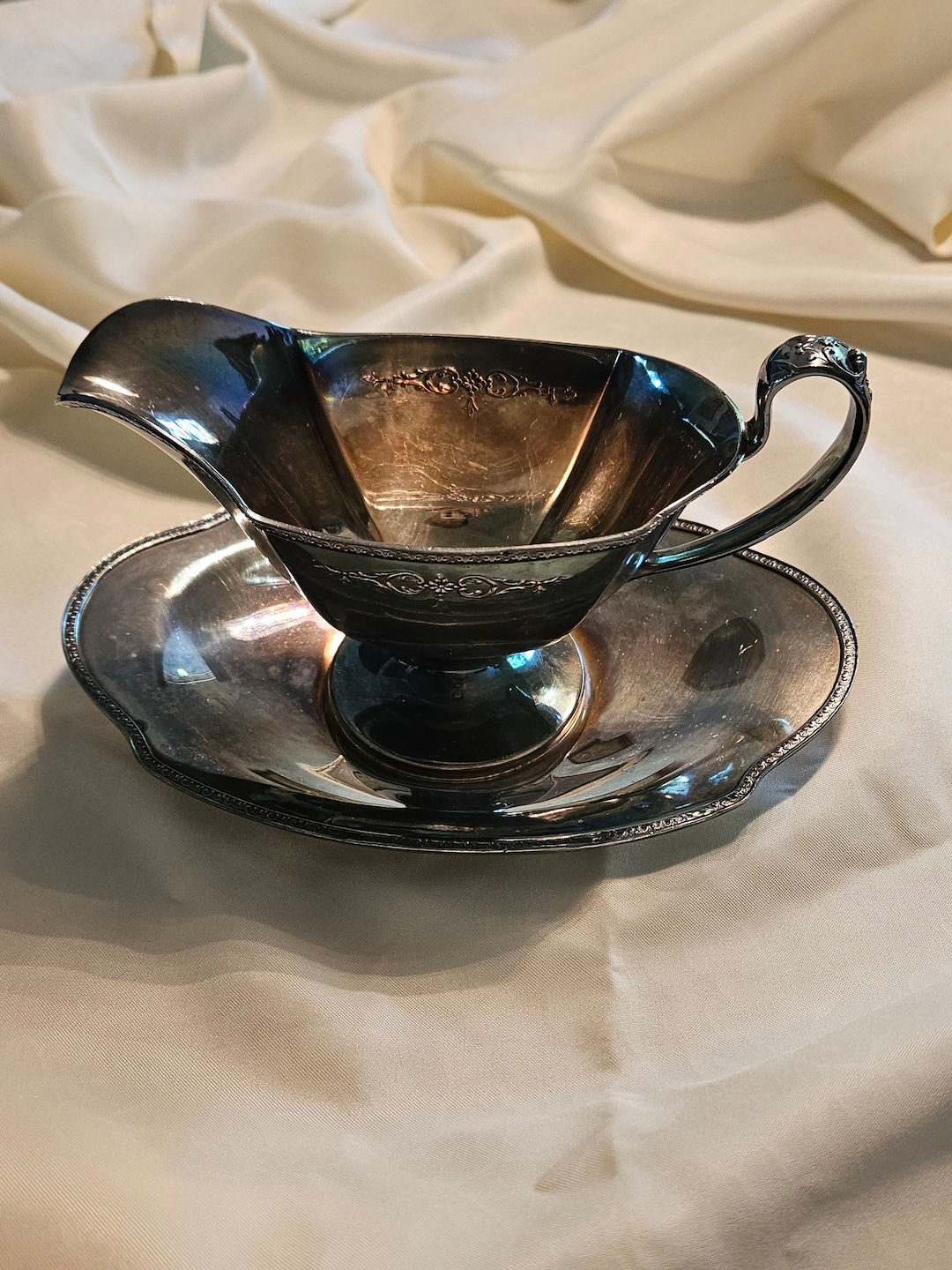 Vintage Silver Plate Gravy Boat With Embossed Underplate, Gorham Silverplate Gravy Boat, Sauce