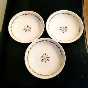 3 Vintage Royal Porzellanschalen Made in USA garantiert 22-K-Gold Whisper Nut Schalen Beerenschalen Blattmuster Schalen American China Geschirr