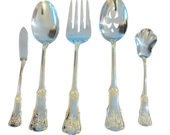 Lindo conjunto de talheres vintage Royal Albert "Old Country Roses", serviço para 12 pessoas.