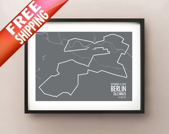 Puede incluir: Impresión enmarcada de un mapa de ruta de maratón en blanco sobre fondo gris. Se muestra el texto "Berlin 26.2 Miles", junto con la fecha "16 de septiembre de 2018" y la hora 4:33:25.