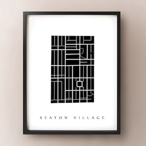 Puede incluir: Lámina artística enmarcada en blanco y negro con un diseño geométrico abstracto. La obra de arte muestra un patrón de formas rectangulares y cuadradas. El texto "SEATON VILLAGE" está impreso en una fuente minimalista en la parte inferior.