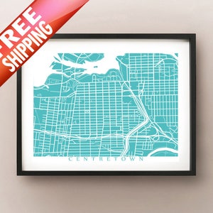 Puede incluir: Impresión enmarcada de un mapa de Centretown en color turquesa, con líneas de calles blancas. El mapa está en un marco negro. El texto "CENTRETOWN" está en la parte inferior del mapa. Hay una pancarta roja con el texto "FREE SHIPPING".