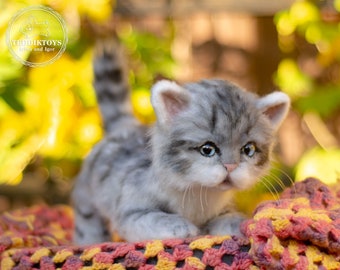 Juguete de peluche hecho a mano: Gato de piel sintética realista