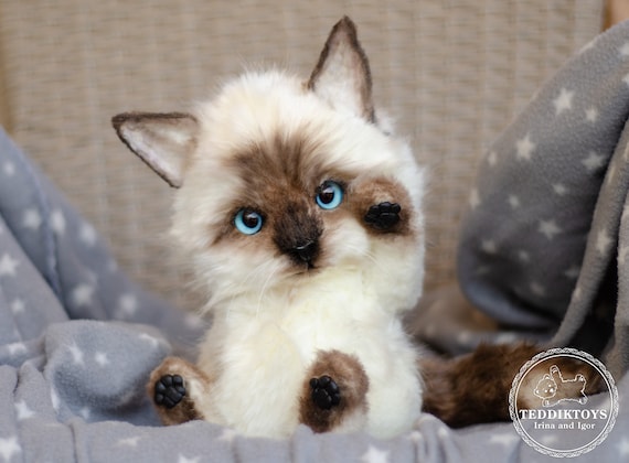 手作りの子猫のぬいぐるみ：重みのあるリアルな猫のぬいぐるみ - Etsy 日本