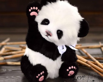 Oso de peluche coleccionable hecho a mano Panda Sue-Jin (hecho a pedido)