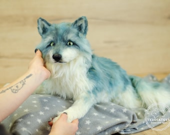 手作りフェイクファーの狼のおもちゃ：コレクター向け可動式アート