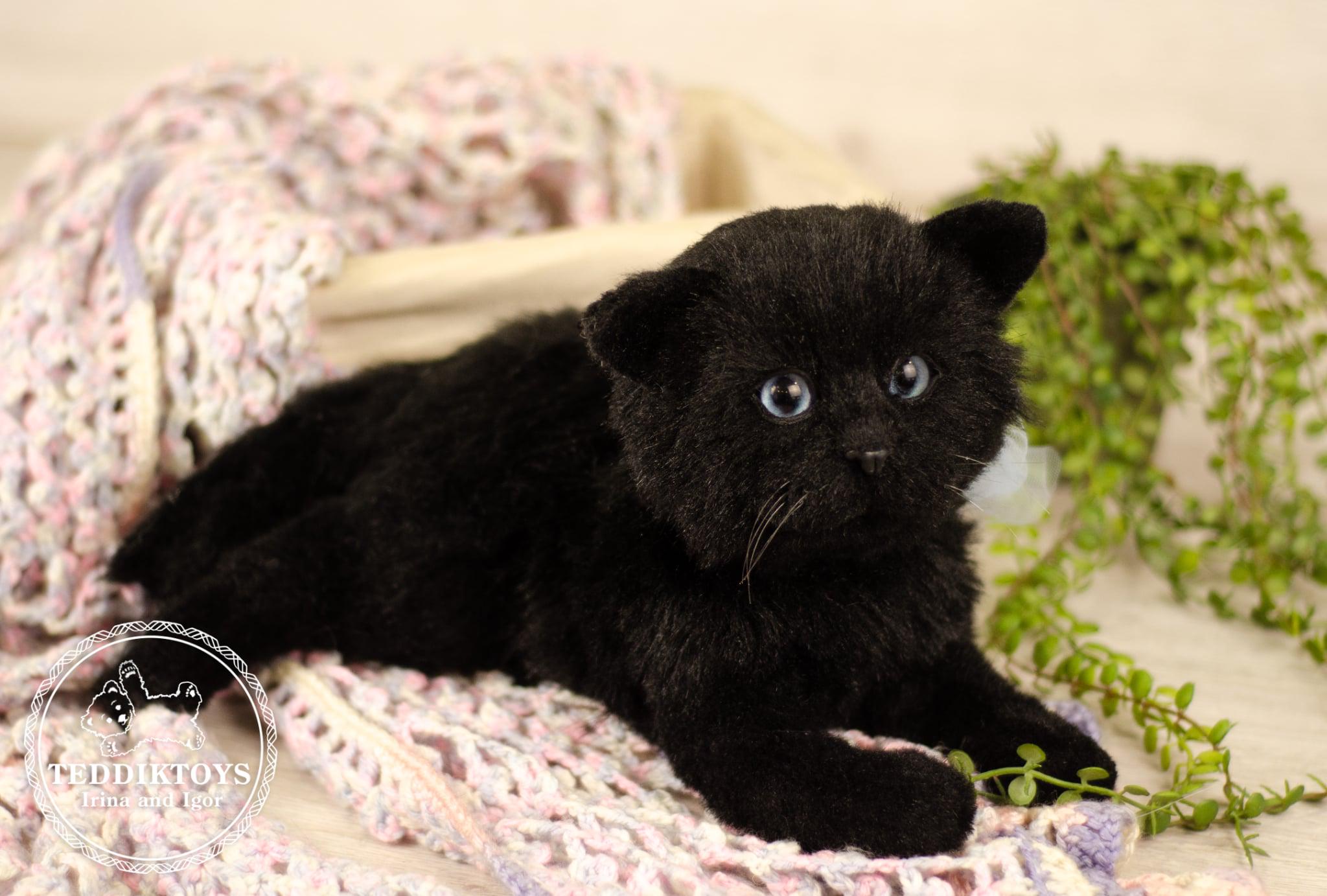 黒い子猫、リアルなフェイクファーのぬいぐるみ - Etsy 日本