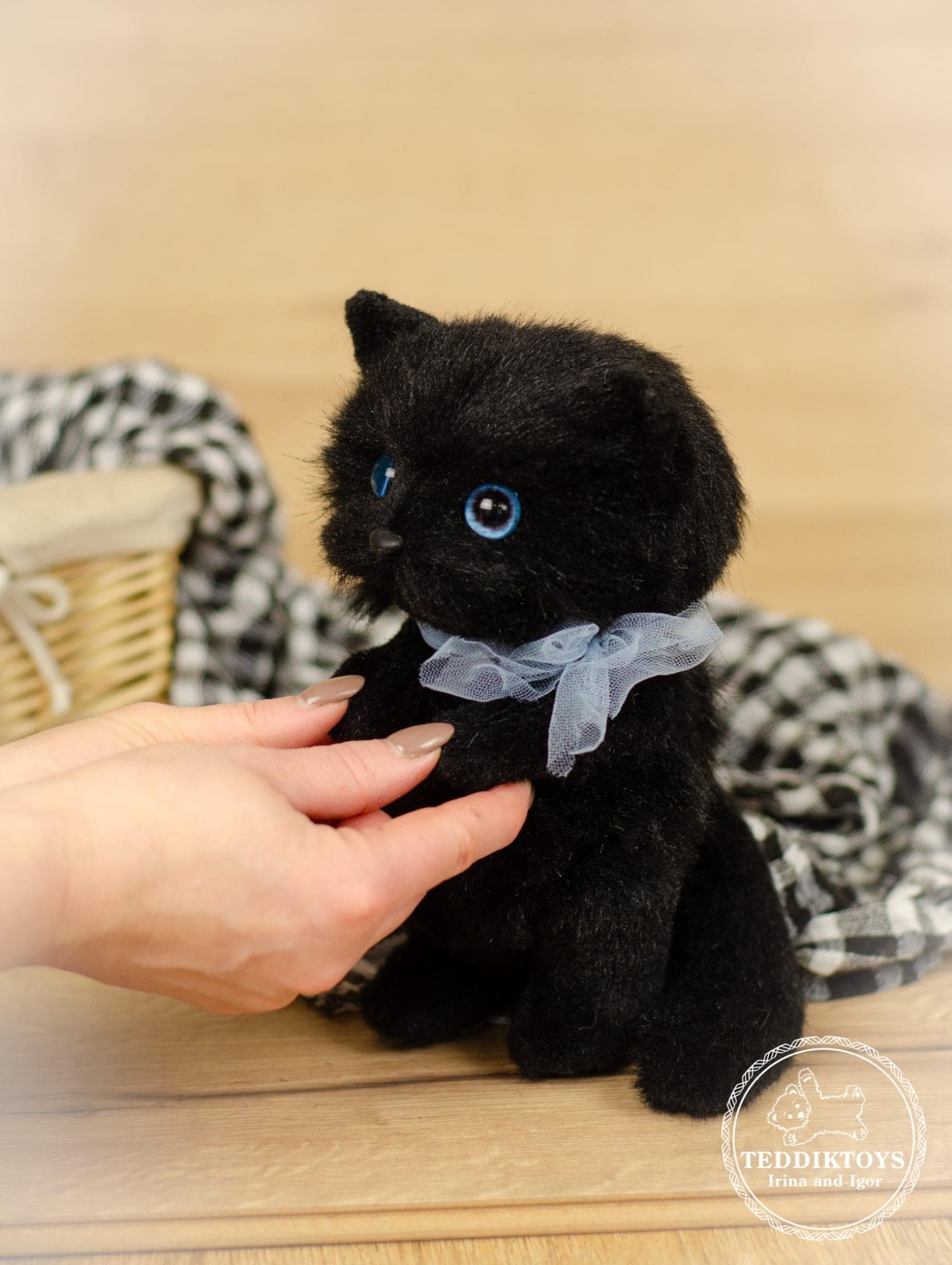 手作りの黒い子猫のぬいぐるみ：重みのあるリアルな猫のテディ - Etsy 日本