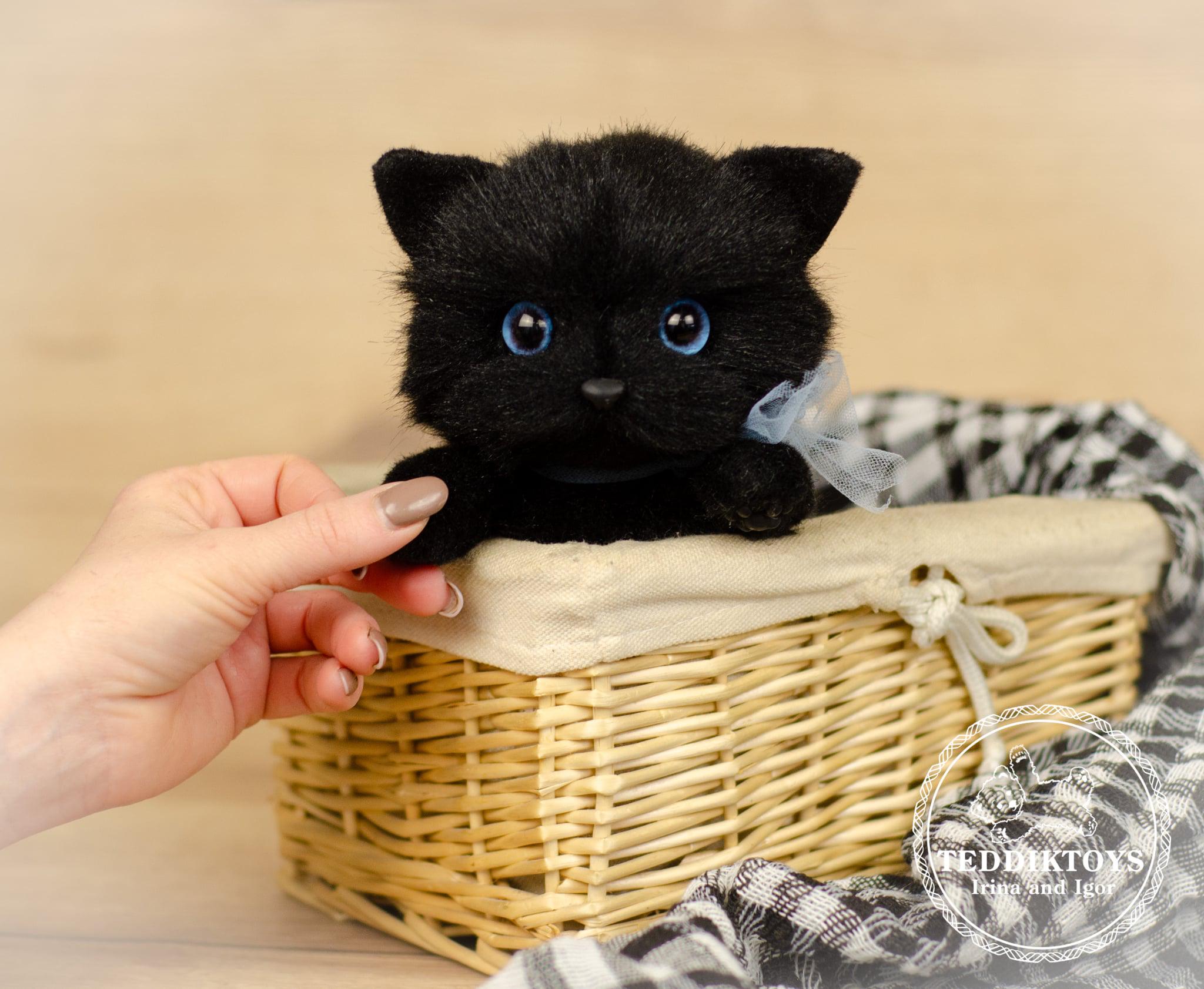 手作りの黒い子猫のぬいぐるみ：重みのあるリアルな猫のテディ - Etsy 日本
