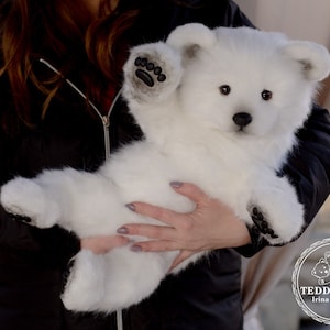 手作りのぬいぐるみのシロクマ：リアルなアーティストのコレクター向けテディベア