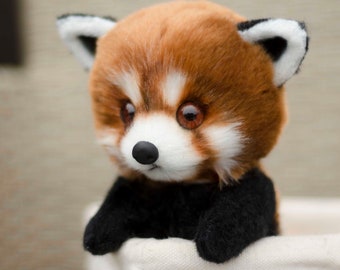 リアルなスタッフ付きレッサーパンダのおもちゃ OOAK コレクター向け