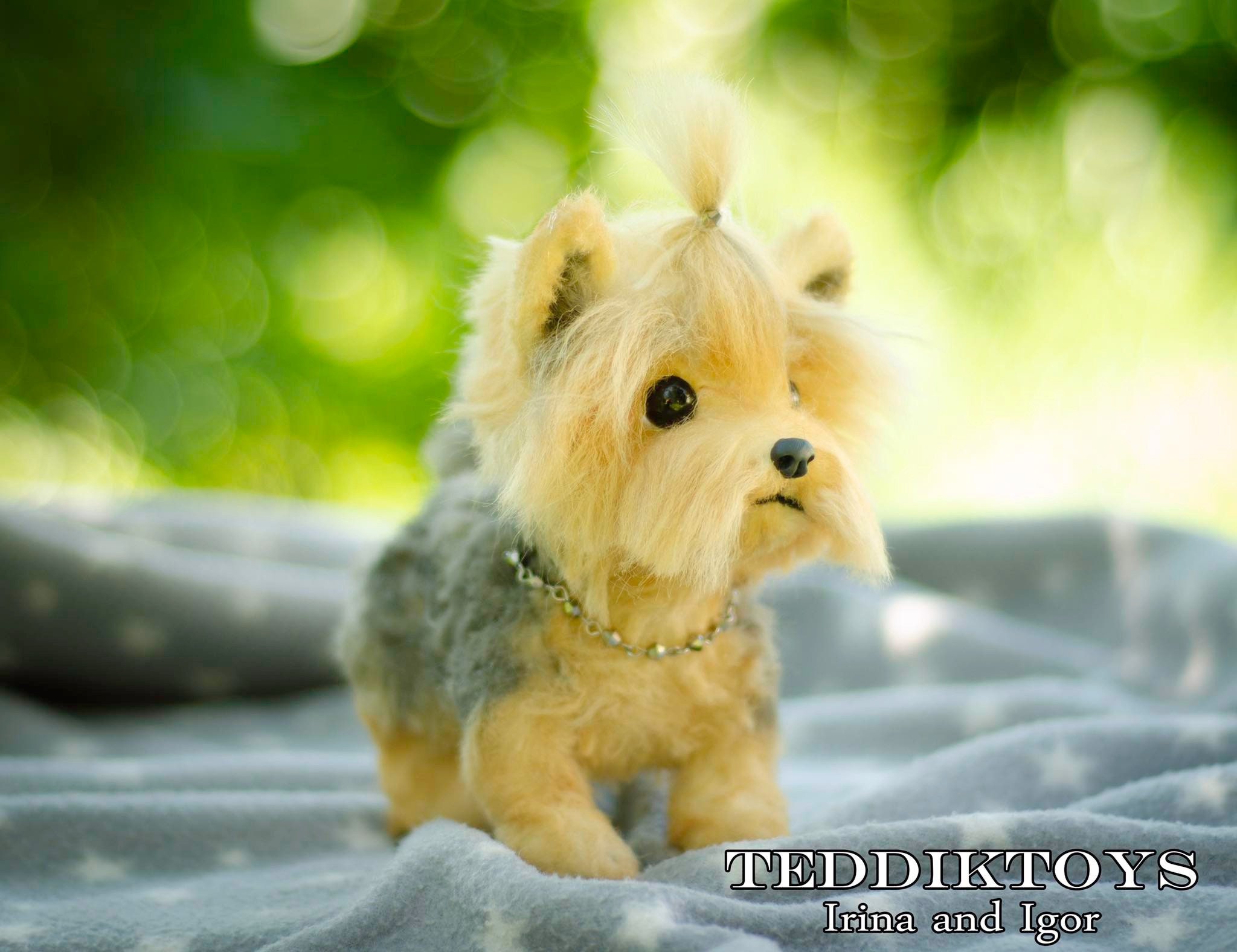 手作りのヨークシャーテリアのぬいぐるみ：カスタム子犬ポートレート