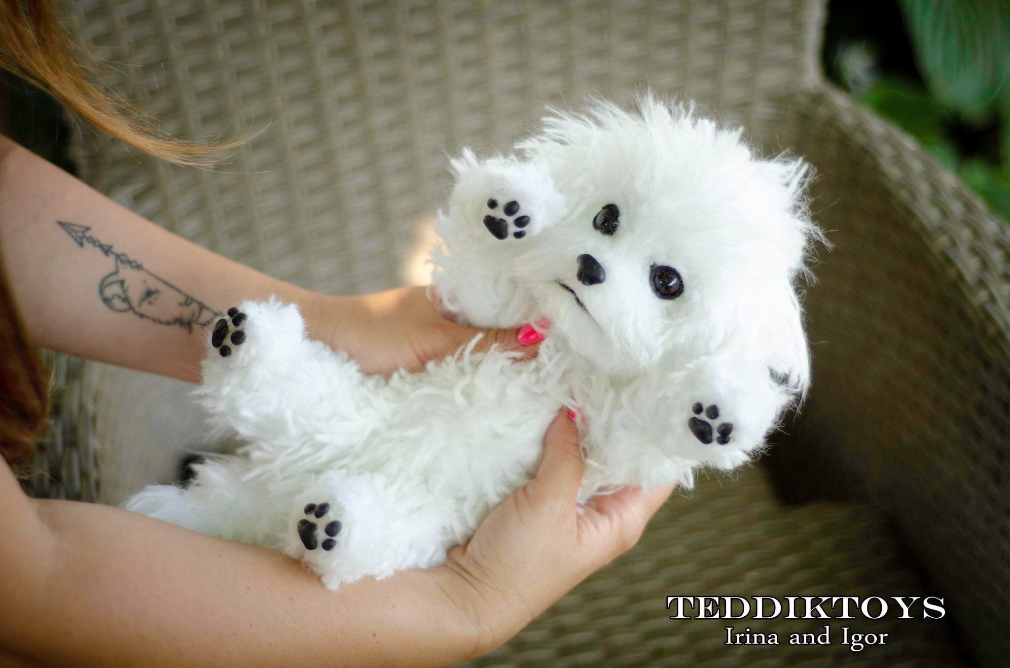 手作りマルチーズの子犬のぬいぐるみ：ポーズをとらせることができる