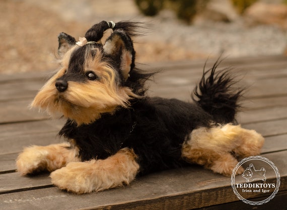 ヨークシャーテリアの子犬のぬいぐるみ：リアルな犬のぬいぐるみ（30cm