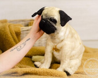 しろパグ B0001｜世界にひとりだけのハンドメイドぬいぐるみ 手作りのパグの子犬のぬいぐるみ：リアルな犬のレプリカ - Etsy 日本