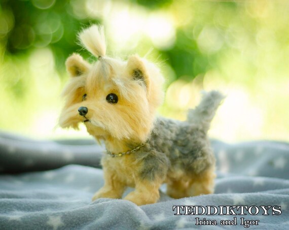 ハンドメイド* ぬいぐるみ*ヨークシャテリア*子犬* 手作りのヨークシャーテリアのぬいぐるみ：カスタム子犬ポートレート