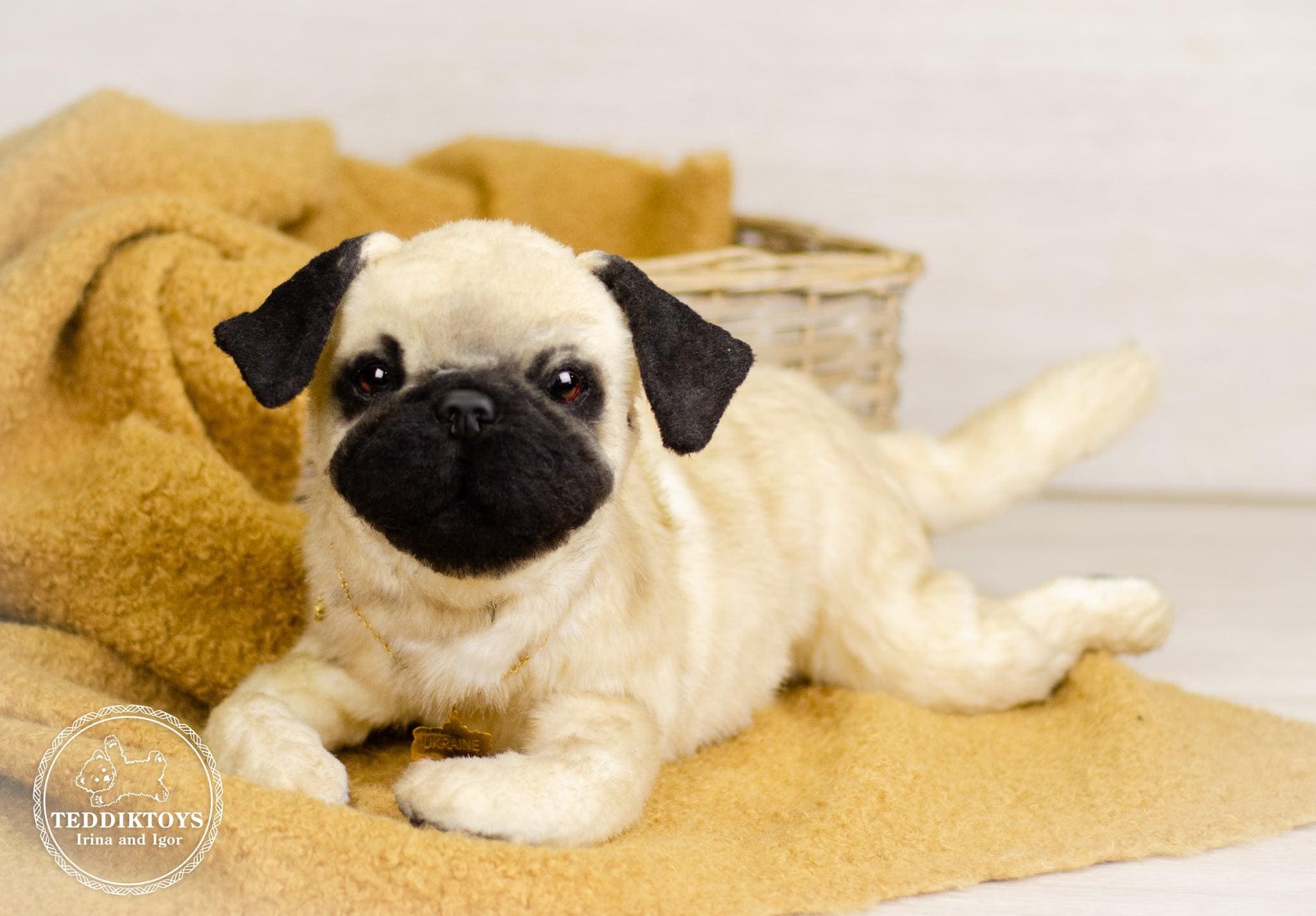 ハンドメイド パグちゃんのぬいぐるみ ビッグサイズ 手作りのパグの子犬のぬいぐるみ：リアルな犬のレプリカ - Etsy 日本
