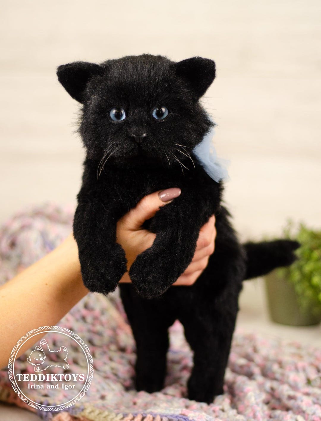 黒い子猫、リアルなフェイクファーのぬいぐるみ - Etsy 日本