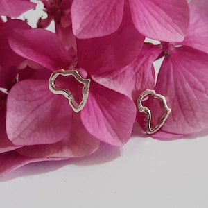 Pendientes de sementales de Sterling Silver delicado Mapa de Africa