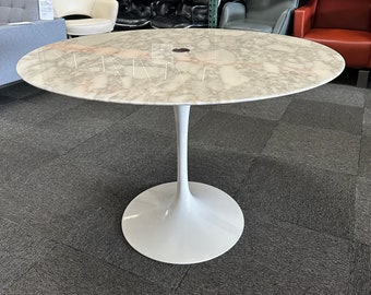 Knoll Saarinen Dining Table 42" Round