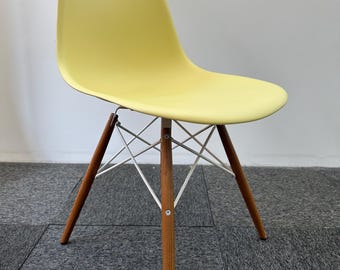 Herman Miller Eames Molded Plastic Side Chair with Dovel-Legs (Pastel Yellow/Walnut)