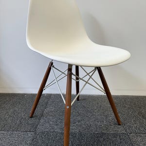 Herman Miller Eames Molded Plastic Side Chair with Dovel-Legs (White/Walnut)