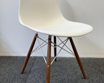 Herman Miller Eames Molded Plastic Side Chair with Dovel-Legs (White/Walnut)