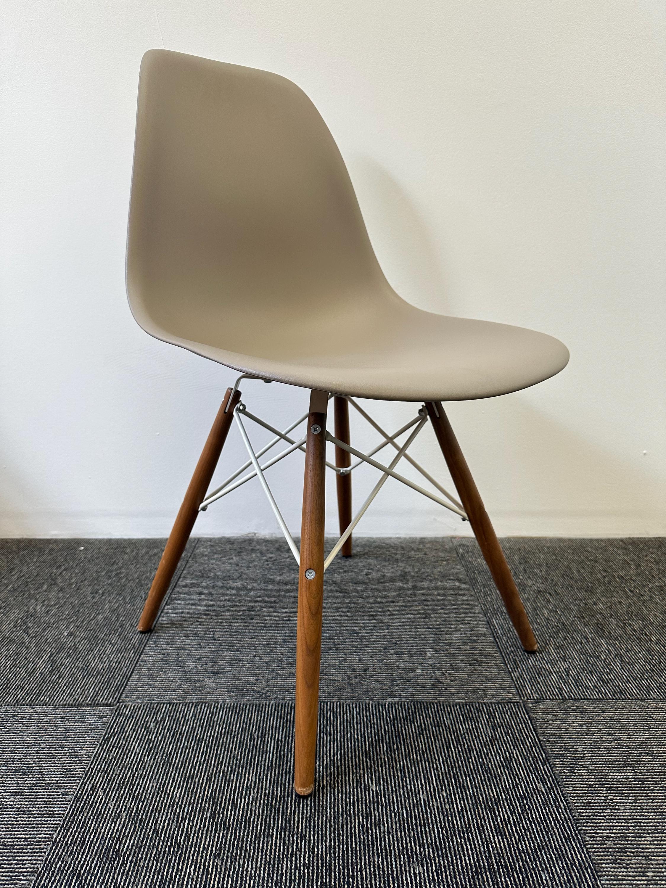 Eames Molded Plastic Side Chair