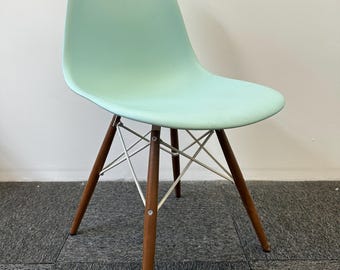 Herman Miller Eames Molded Plastic Side Chair with Dovel-Legs (Pale Blue/Walnut)