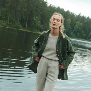 Vika grünes Leinen-Wollmischhemd - Wollhemd - Leinen-Wollhemd - Drop-Shoulder-Shirt - Oversized-Wollhemd