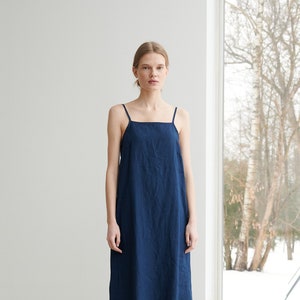 Robe bleu marine Aurora - Robe en lin - Robe longue à bretelles - Robe d&#39;été - Robe en lin doux - Robe en lin minimaliste