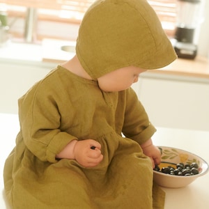 Second baby linen bonnet