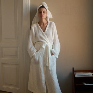 ワッフル リネン ローブ - リネンとコットンの混紡 - ホワイト ワッフル - バスローブ - ソフト リネン ローブ - ラウンジウェア - ロング ローブ - ホームウェア - リネン ローブ 画像 2