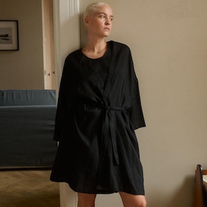 Short linen robe - Bathrobe - Black linen robe - Loungewear - Robe - Lightweight linen - Linen robe