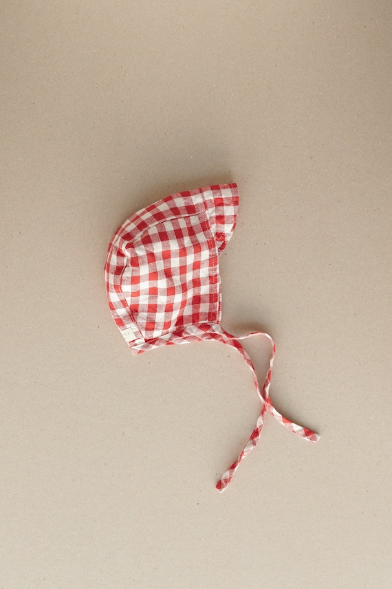 Bonnet D'hiver Bébé Fille - 2 Bonnets Occasion Très Bon état - Doublure Dentelle Et Coton Vichy Rouge
