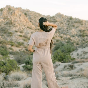 Aimee stoffige perzik jumpsuit Linnen jumpsuit Los linnen Jumpsuit Linnen overall Linnen vrouwen romper Linnen kleding Wikkel jumpsuit afbeelding 3