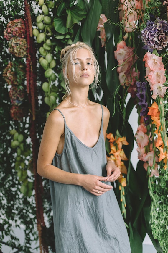 Simple top grey dress