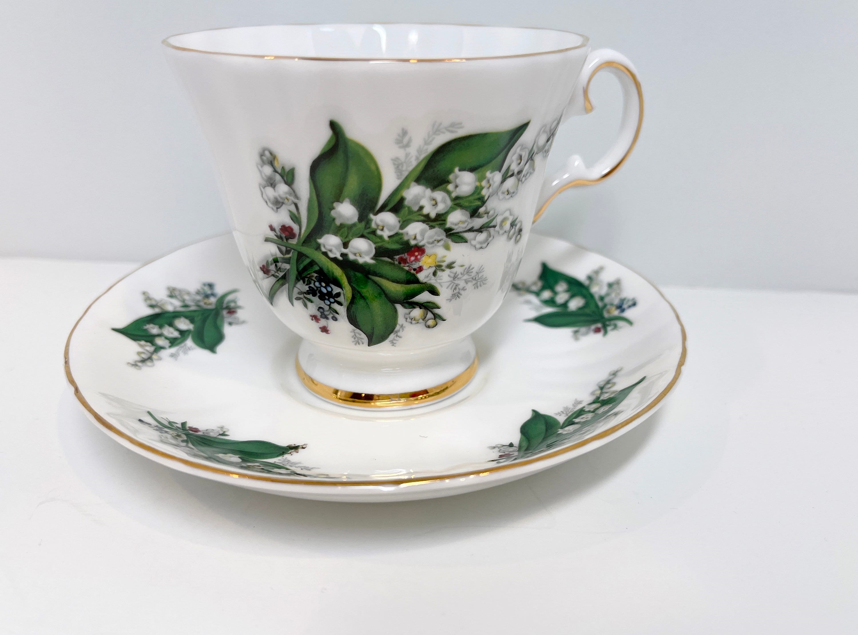 The Allure of Vintage Tea Cups – Monterey Farmgirl