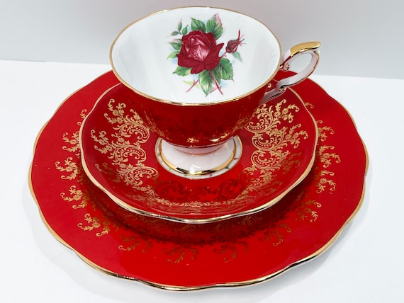 Royal Standard Trio , Red Teacup Saucer Plate , Red Place Setting ,  Anniversary Gifts for Her , Housewarming Gifts , Bridal Gifts