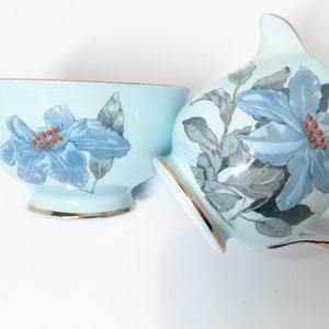 Jarra y azucarera azules, Clarence China, Jarra floral, Azúcar floral, Porcelana inglesa, Regalos para ella, Regalo de aniversario