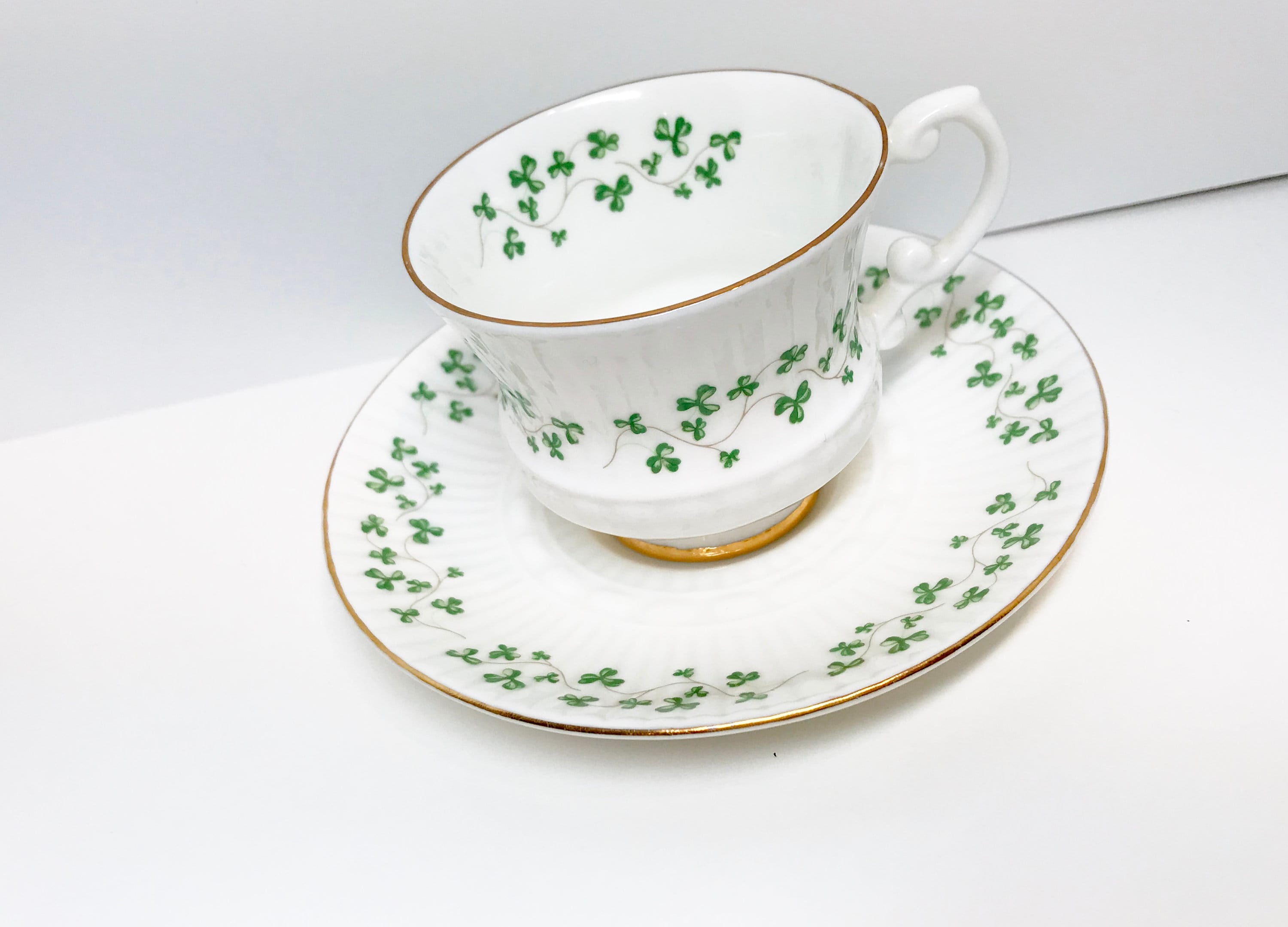 Ireland Shamrock Mug Coffee Cup 370 ml/12.5 fl. oz by Royal Tara