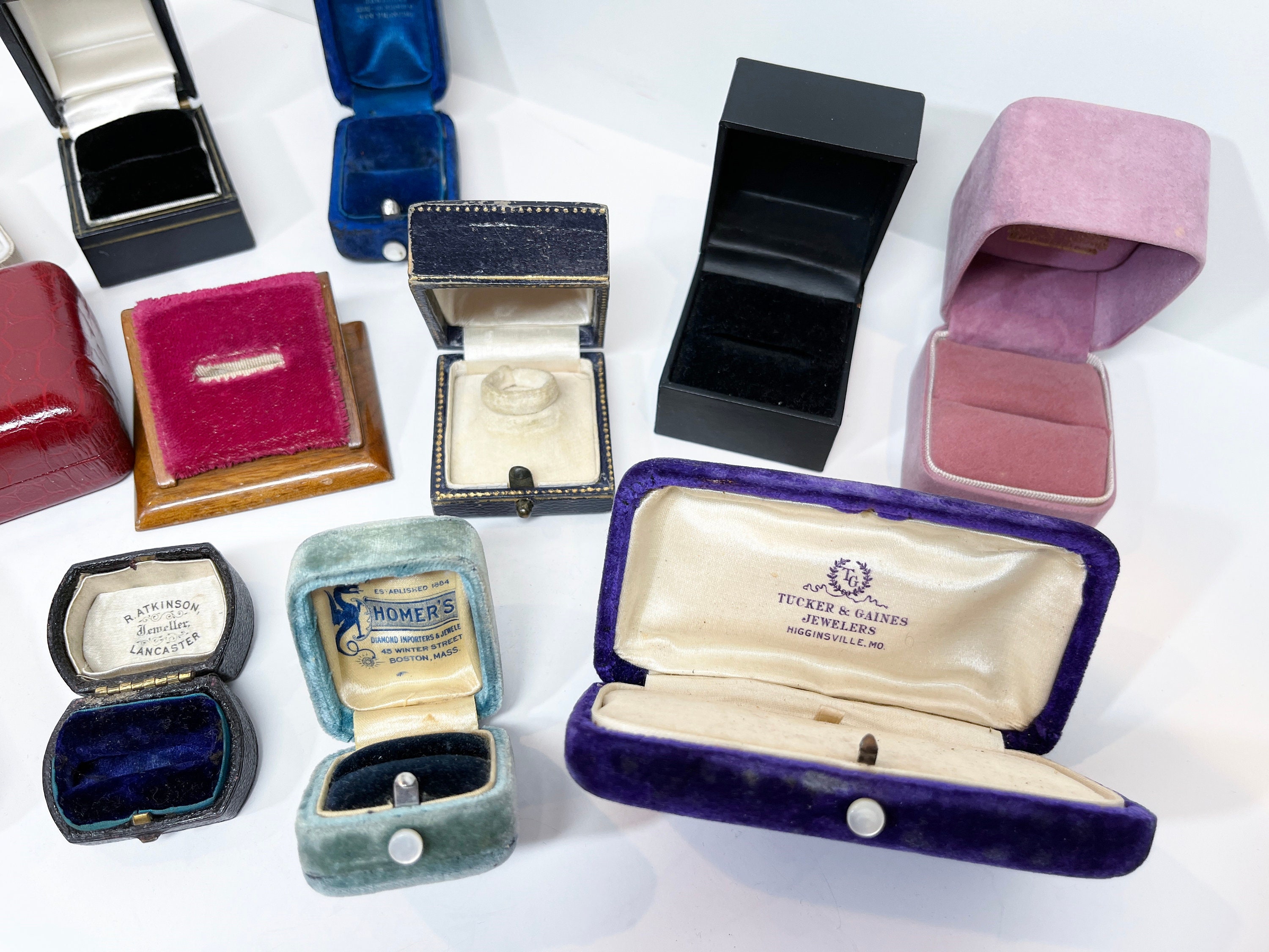 Vintage Jewelry Box , Vintage Leather Containers , Velvet