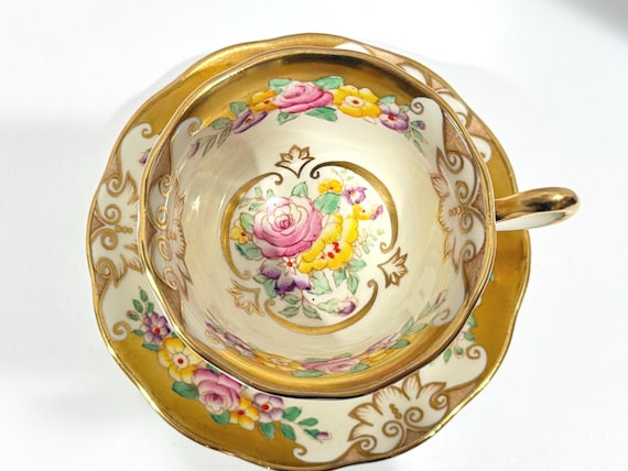 Royal Albert Teacup: Gold English Bone China