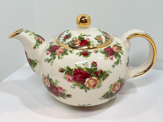 Old Country Roses Teapot , Royal Albert Teapot , 32 ounce Teapot , Roses Teapot , Vintage Teapot , Floral Teapot, Gift for Her