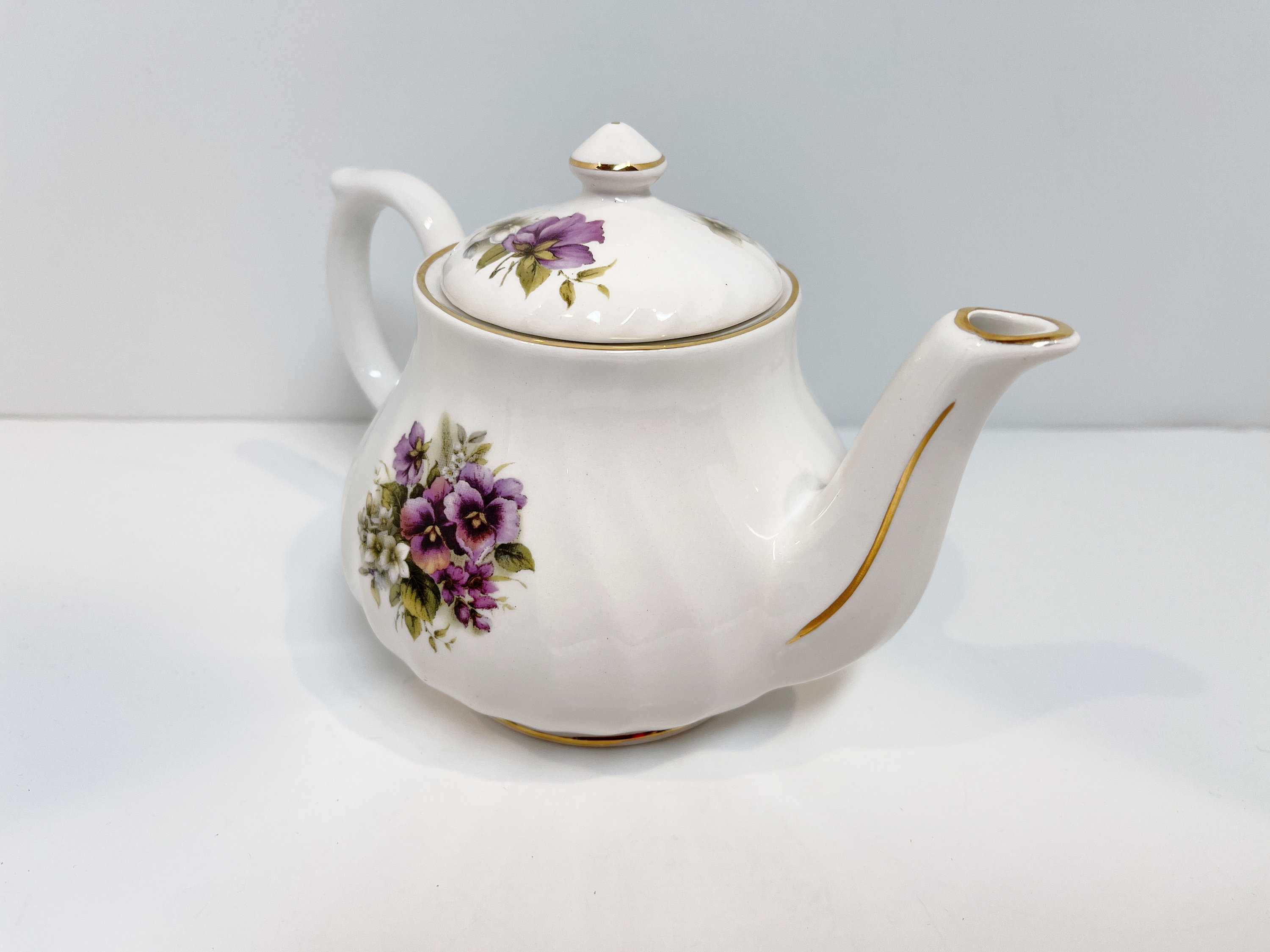 Pansy Teapot for One, Crown Dorset Teapot, 14 ounce teapot, 2 Cup