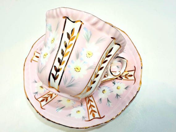 Royal Grafton: Daisy Teacup and Saucer