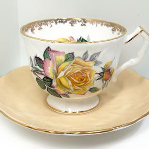 Tasse à thé et soucoupe Aynsley, tasse à thé antique, porcelaine anglaise, tasse à thé florale, rose jaune, cadeau pour elle, cadeau de pendaison de crémaillère, cadeau d&#39;anniversaire