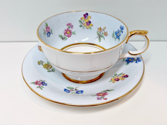 Clarence Tea Cup and Saucer, Antique Tea Cups Vintage, Floral Tea Cups, English Bone China Cups, Floral Cups, Friendship Cup